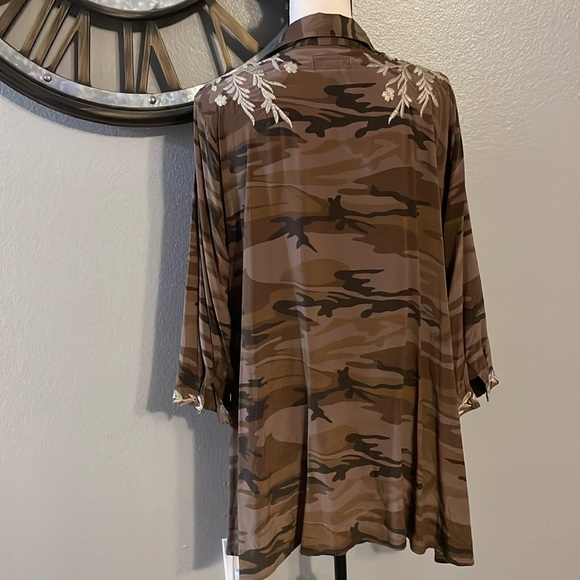 JOHNNY WAS EMBROIDERED CAMOUFLAGE TOP - Picture 3 of 12